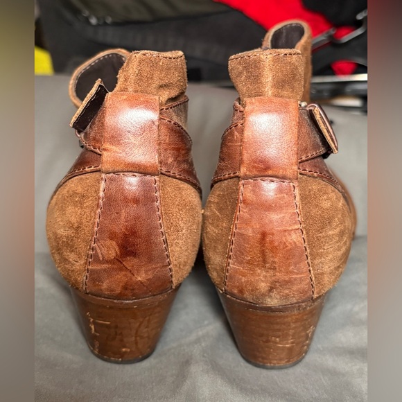 Aquatalia 'Farin' Weatherproof Bootie Brown Suede Size 8.5 MSRP $450 - Picture 10 of 10